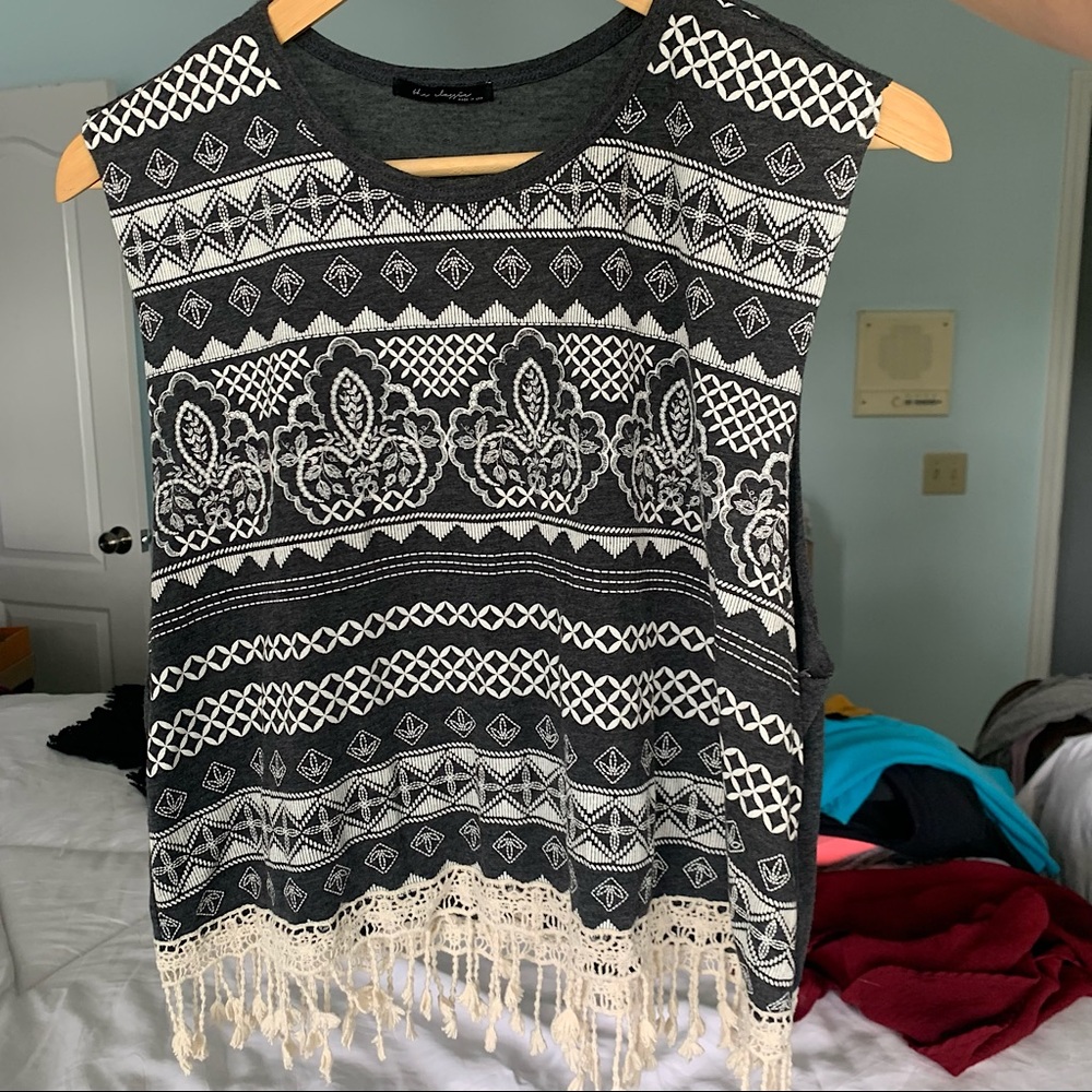 Small dark gray abs white patterned crop top